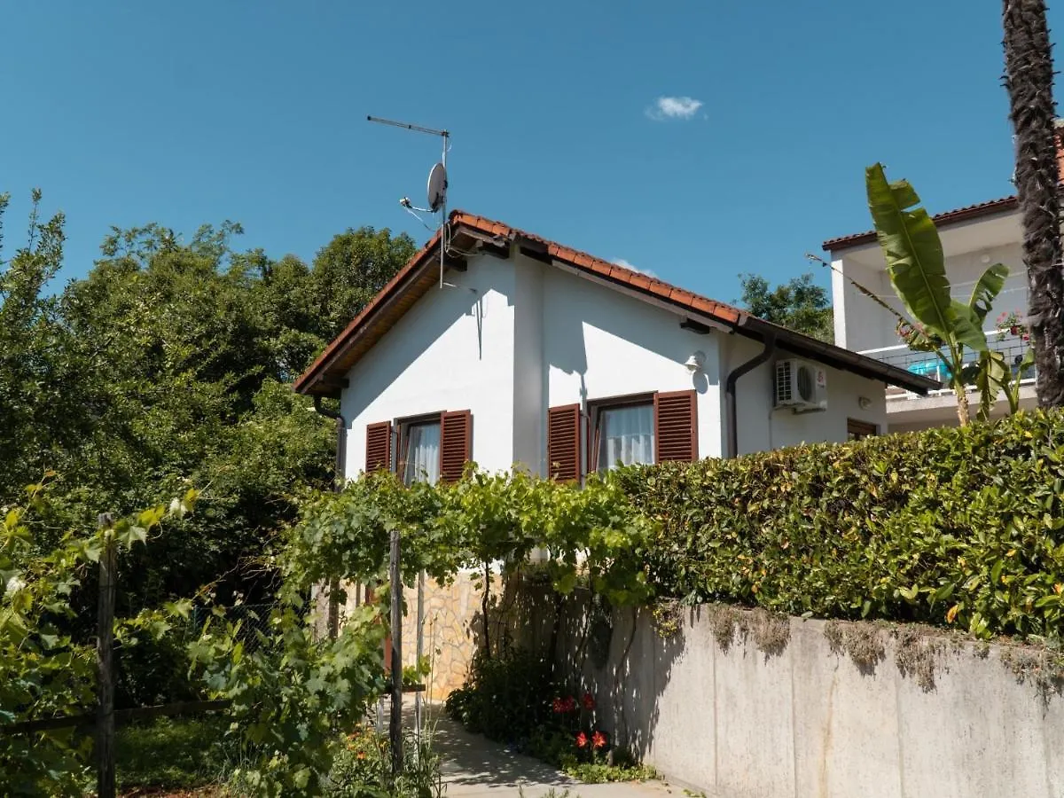 Apartment Knezevic With Pool Lovran